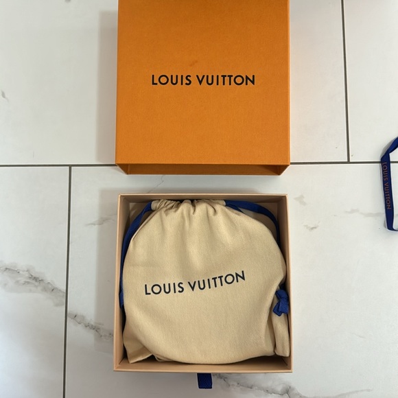 LOUIS VUITTON MENS BELT REVERSIBLE (2 STYLES) - Picture 10 of 15